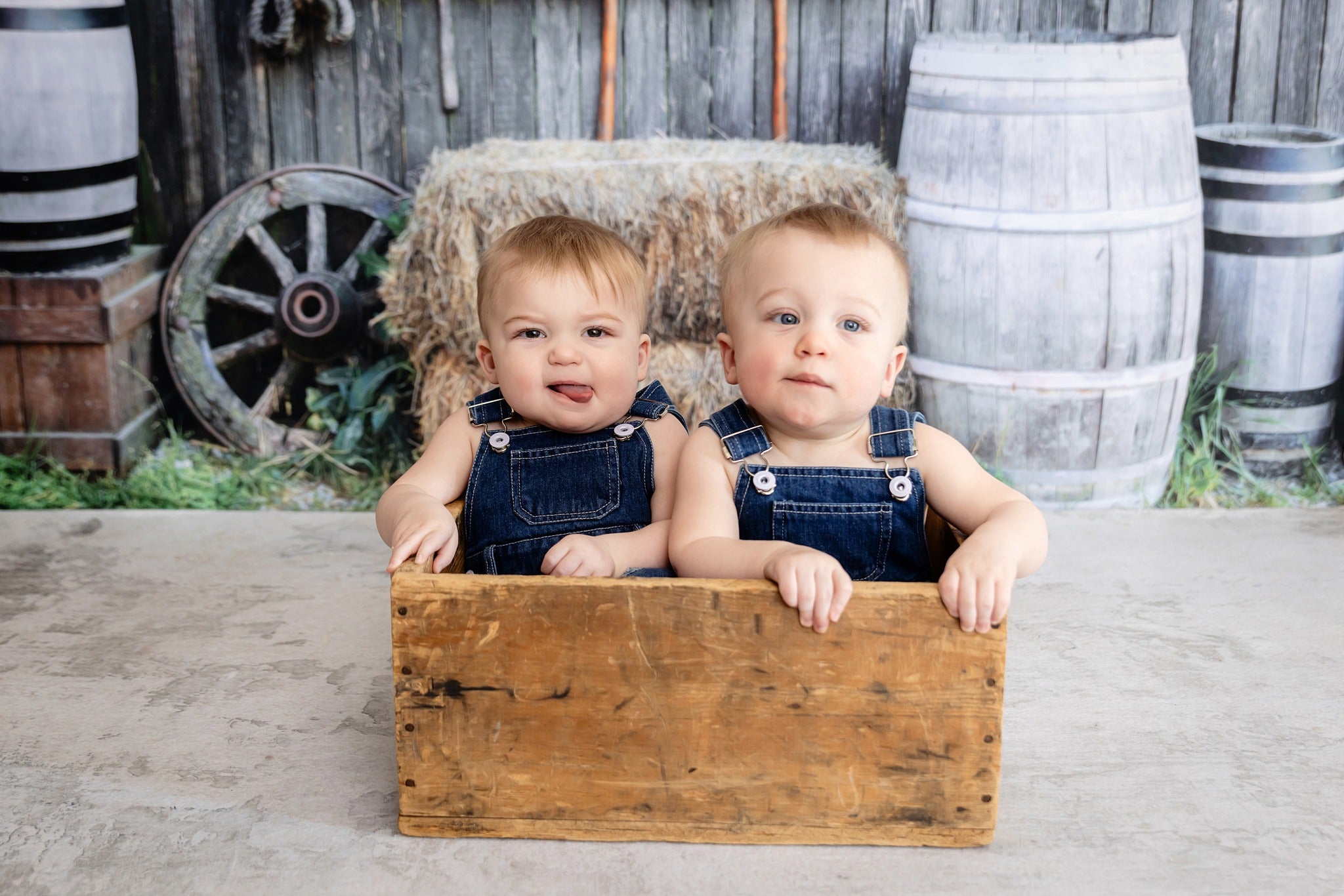 Barn Farm Tools Gray Grunge Wood Wall Backdrops HJ03184