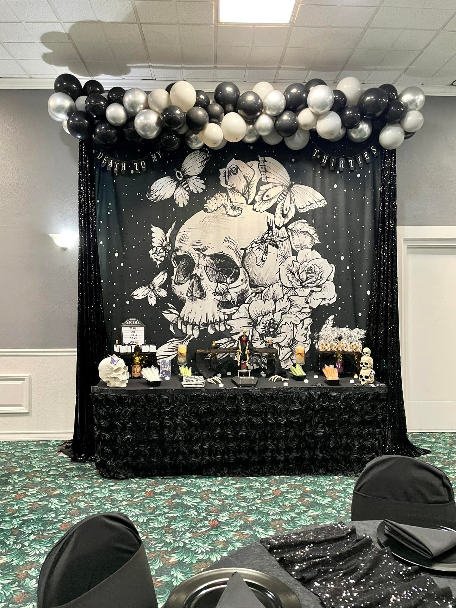 Drawn Gothic Floral Skull Halloween Backdrop M8-44