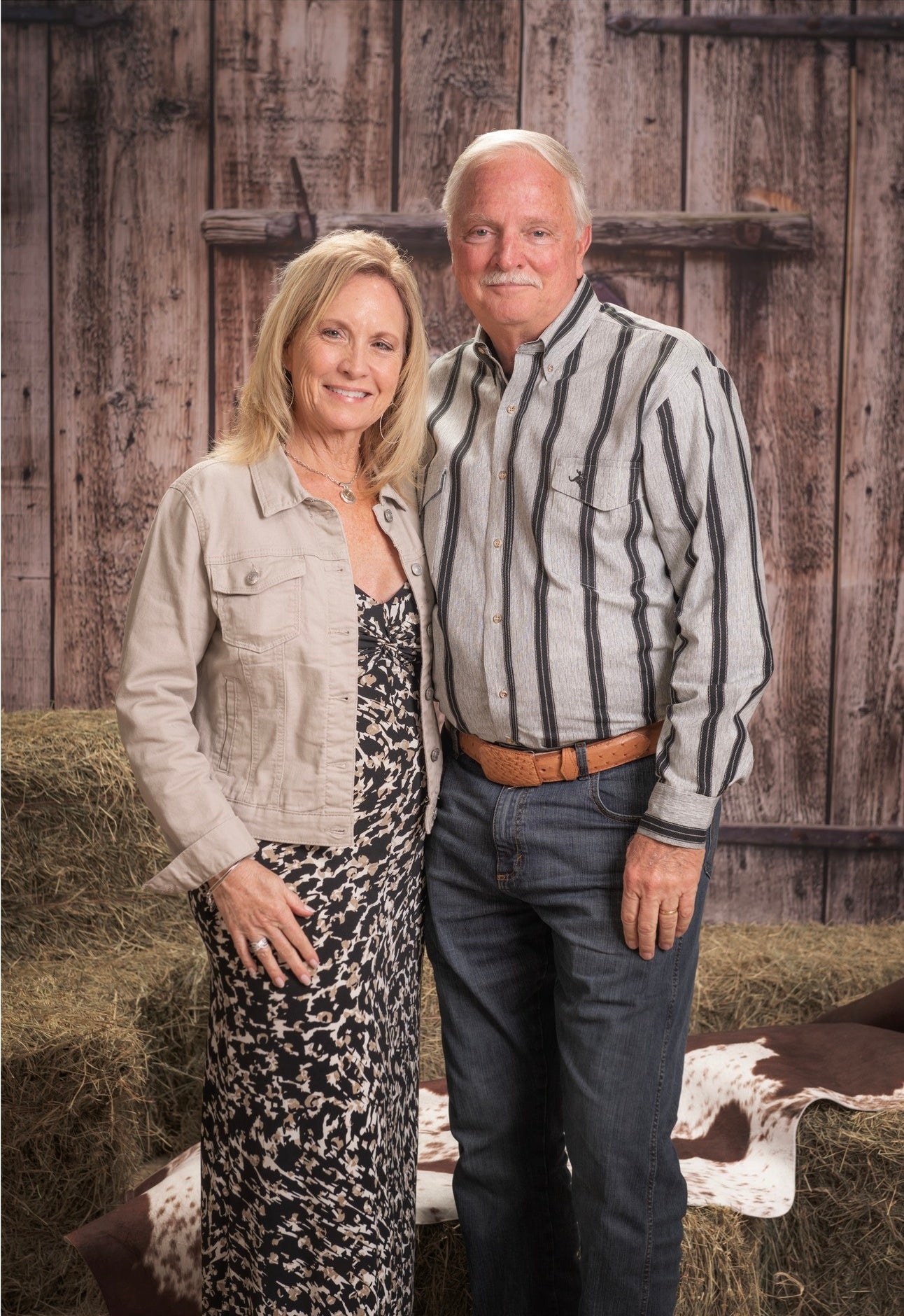 Old Weathered Wooden Barn Door Backdrop for Photo GC-93