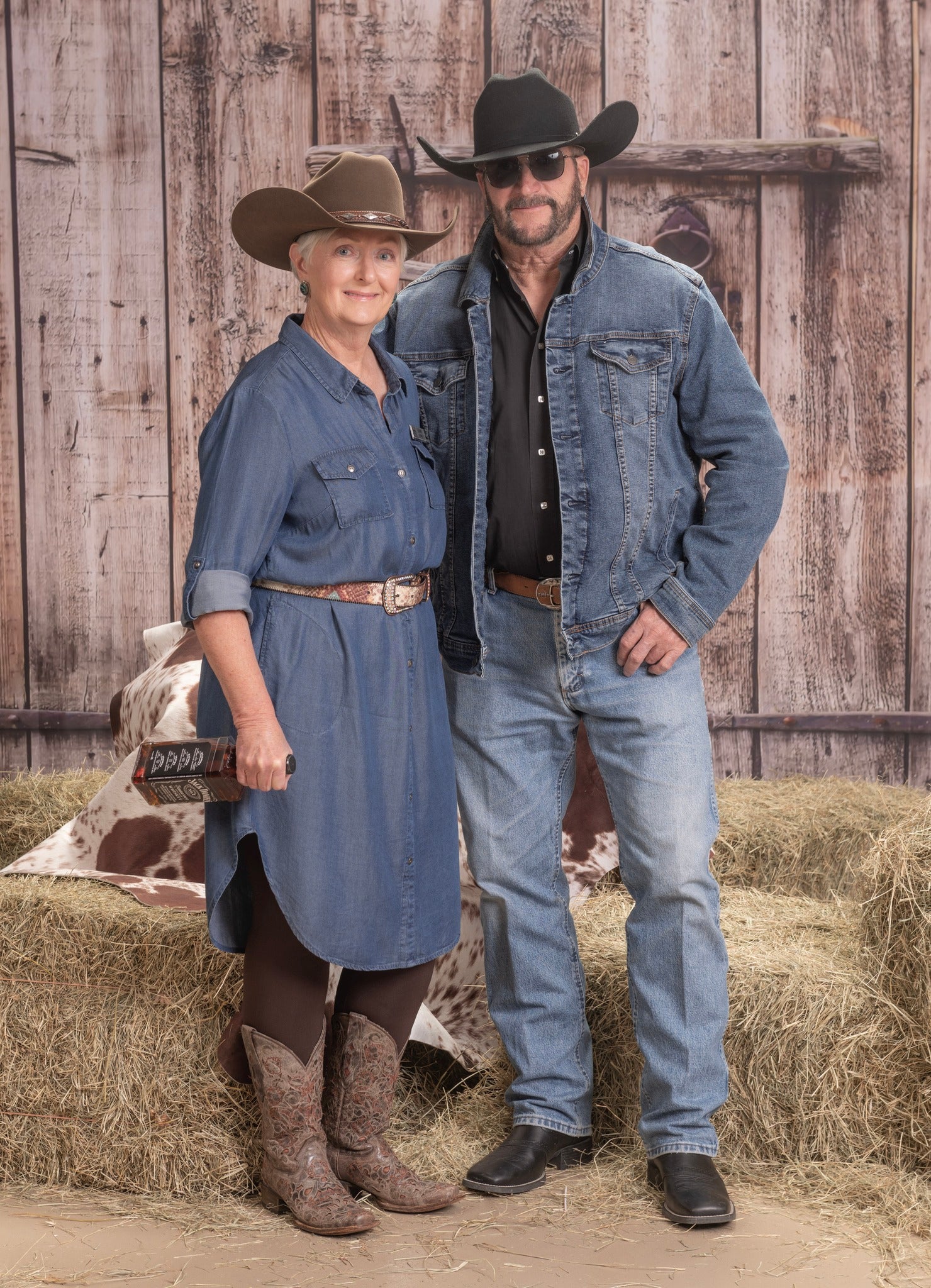 Old Weathered Wooden Barn Door Backdrop for Photo GC-93