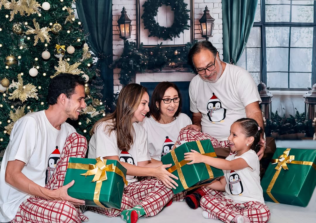 Christmas Trees Fireplace Window Backdrop RR8-120