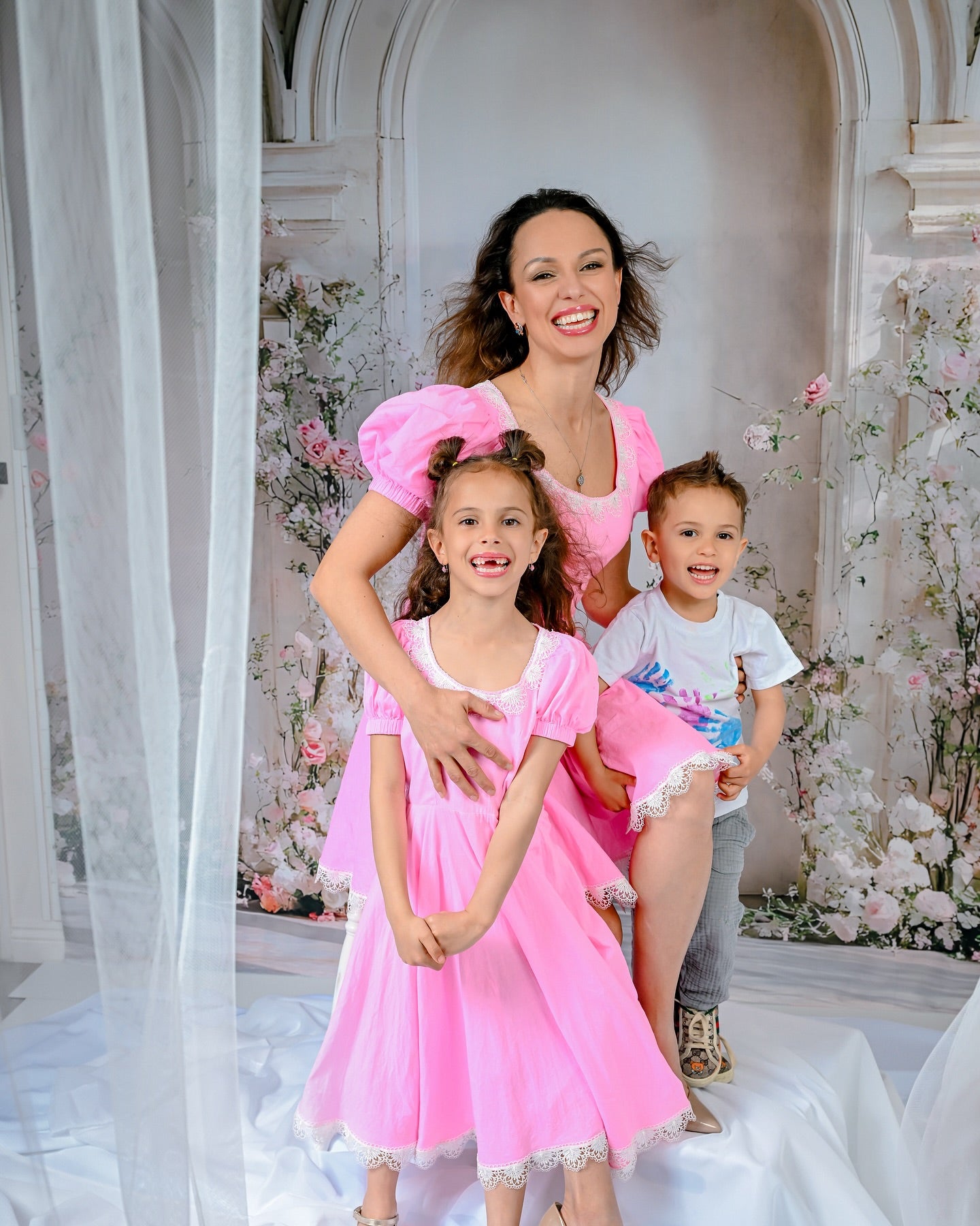 Mothers Day Backdrop Blooming Pink Roses Archway Backdrop GQ2-183