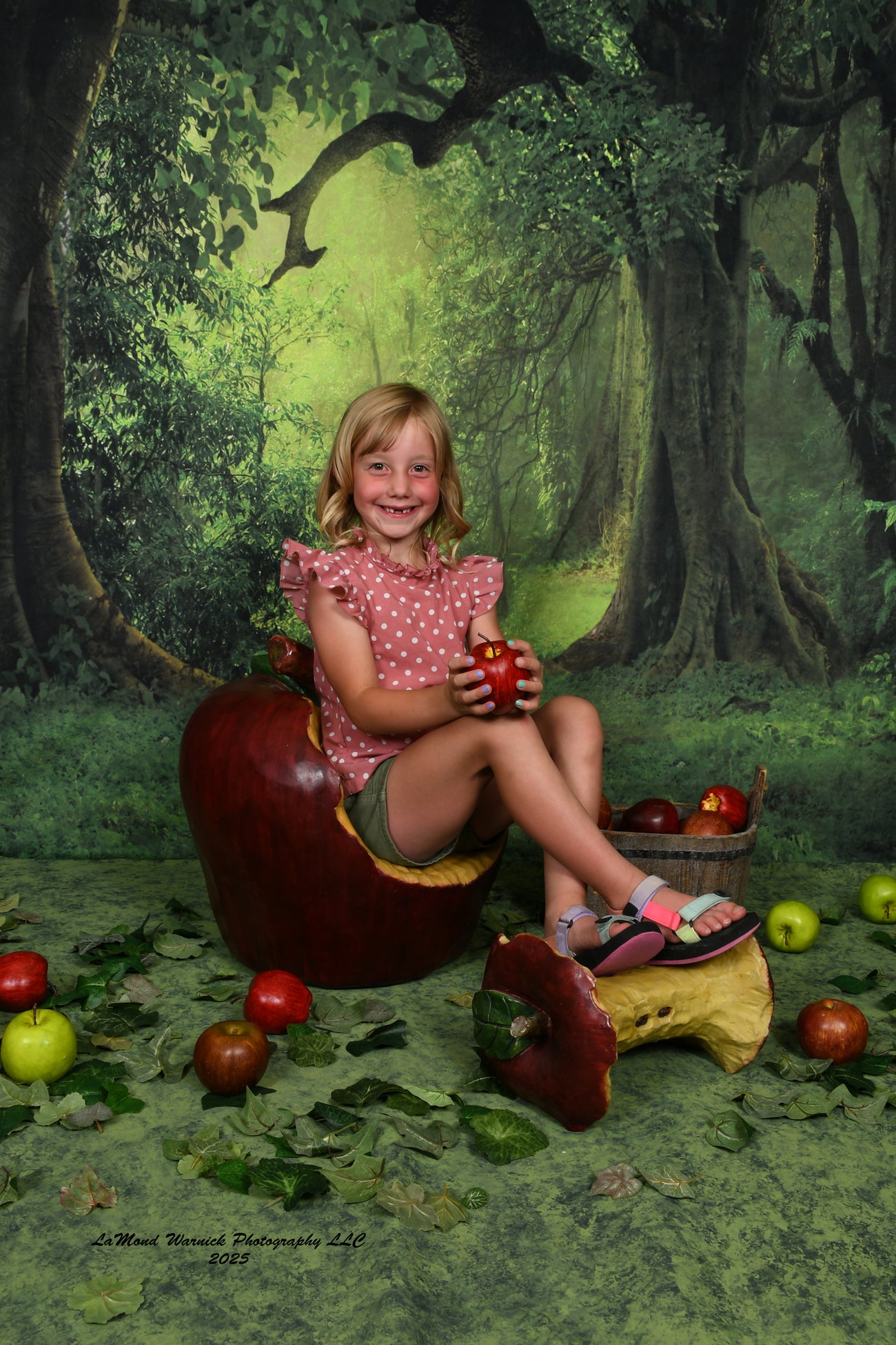 Secret Forest Big Tree Green Backdrop for Photo Studio LV-837