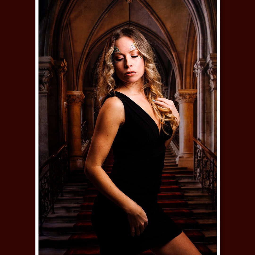 Gothic Architecture Circular Lights Red Carpet-Covered Stairs Photo Backdrop KAT-130