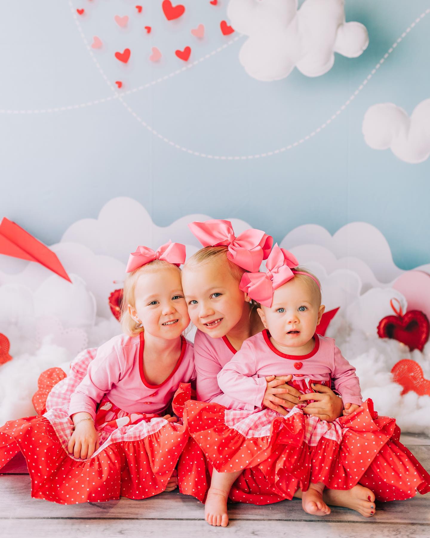 Valentine's Day Backdrop Paper Planes Clouds Heart Trail Valentine Backdrop MRR9-104