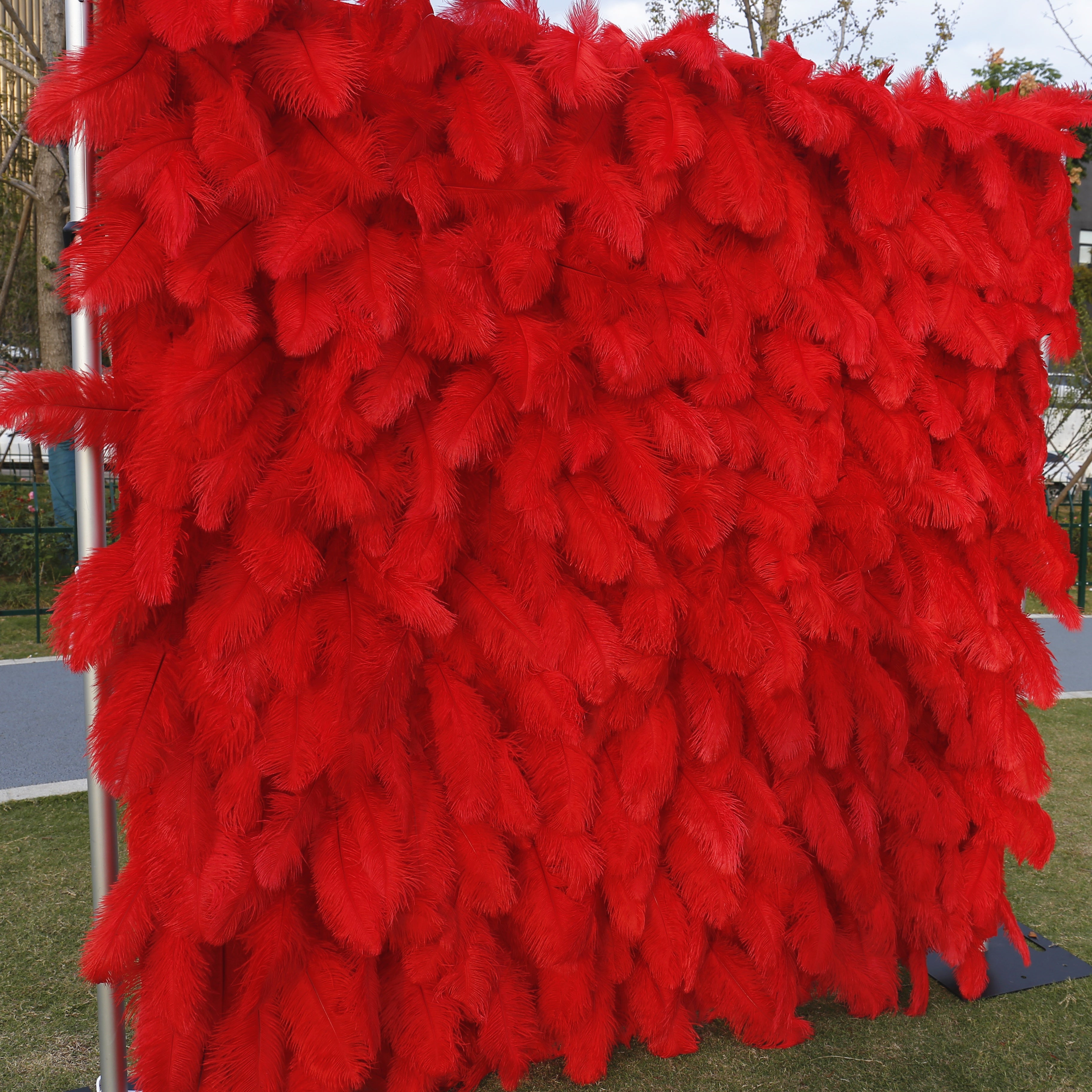 Hot Red Feather Hanging Flower Wall Party Events Backdrop ACFW-069